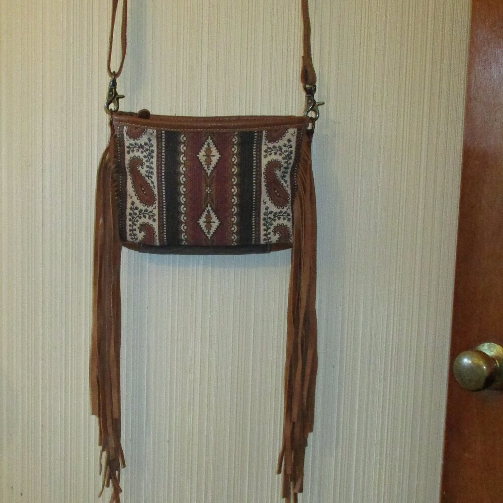Myra Western Shoulder Bag - Picture 13 of 13